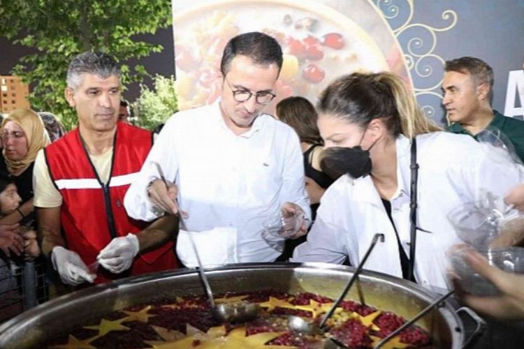 Diyarbakır Kayapınar'da aşure ikramı -