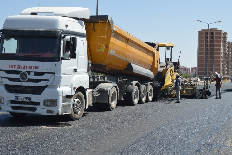 Diyarbakır'ın caddelerini asfalta devam -