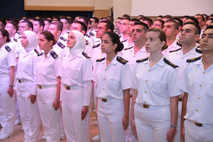 Dokuz Eylül'de geleceğin denizcileri brövelendi -