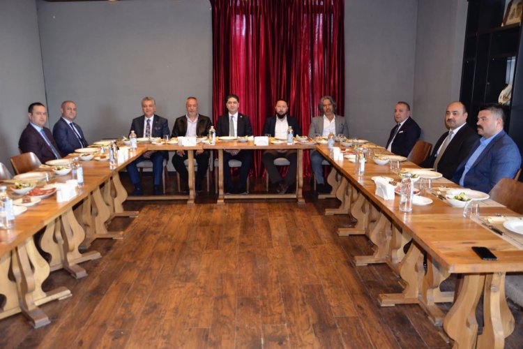 Doğu Türkistan'dan MHP Kayseri'ye ziyaret -