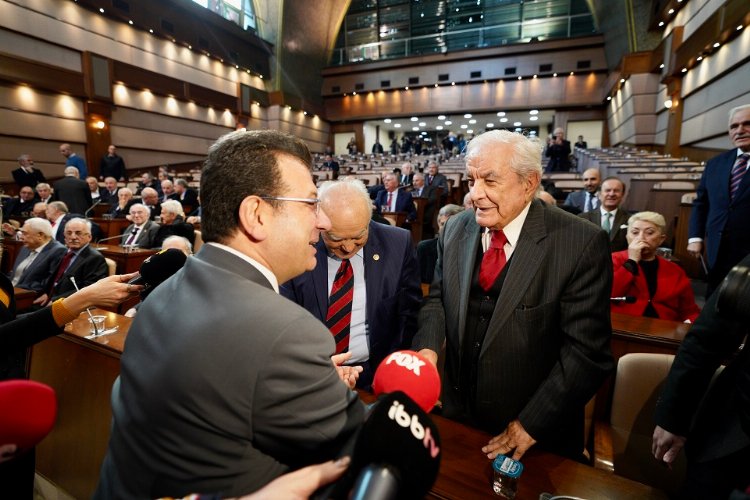 Duayen siyasetçilerden İmamoğlu'na destek ziyareti -