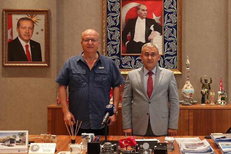 Dünyanın en uzun bayrağı Kütahya'da açıldı -