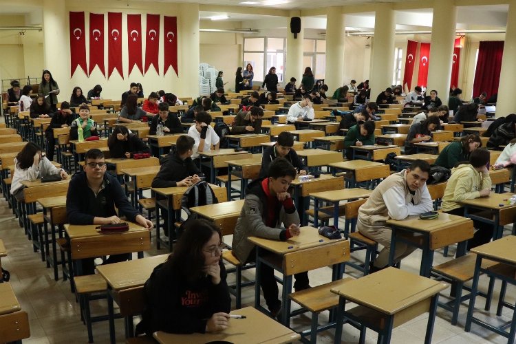 Düzce Belediyesi'nden öğrencilere tam destek -