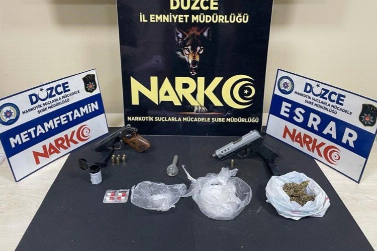 Düzce'de 3 uyuşturucu tacirine tutuklama -