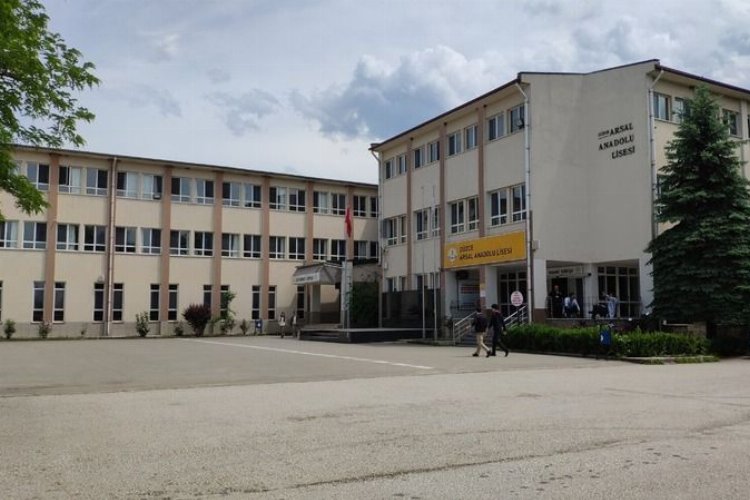 Düzce'de hasarlı okulların öğrencileri taşınıyor -