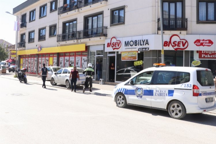 Düzce'de park yasağı ihlallerine zabıta müdahalesi -