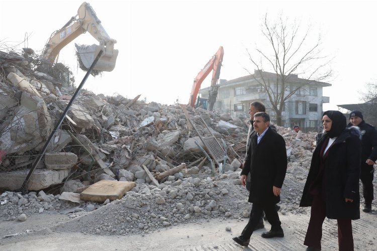 Düzce'de tahliye edilen 630 konuttan 333'ü yıkıldı -