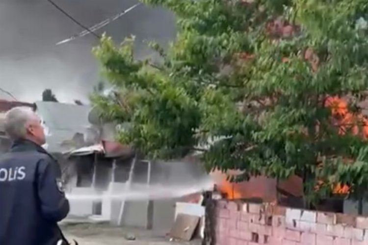 Düzce'de tek katlı ev küle döndü! -