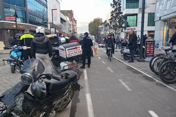 Düzce'de trafiğe kapalı yolda motosiklet denetimi -
