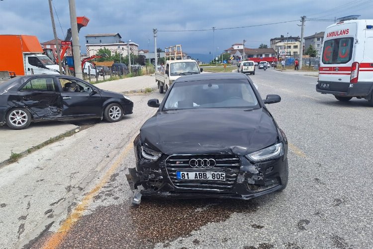 Düzce'de trafik kazası: 3 yaralı -