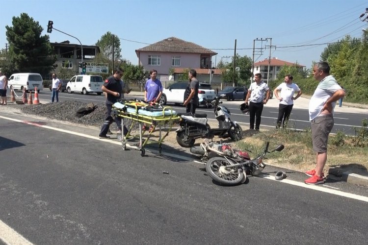 Düzce'de yasak yerden geçti, otomobil çarptı! -