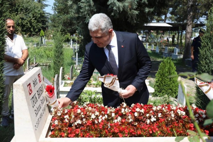 Düzce Valisi'nden şehitliğe ziyaret -