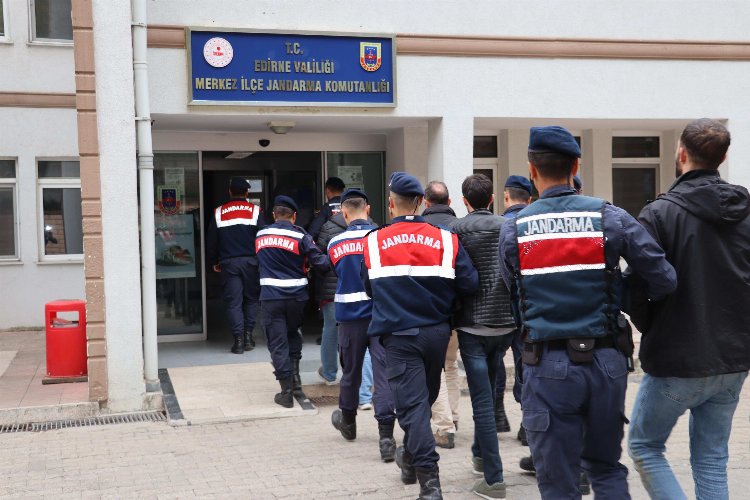 Edirne'de 9 FETÖ üyesi sınırda yakalandı -