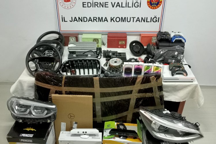 Edirne'de gümrük kaçağı elektronik eşyalar ele geçirildi -