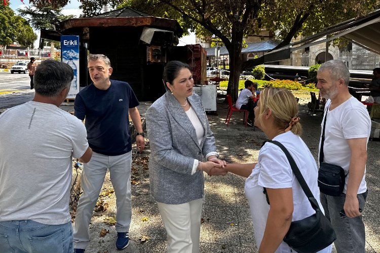 Edirne'de yanan dükkan sahiplerine AK Parti'den ziyaret -