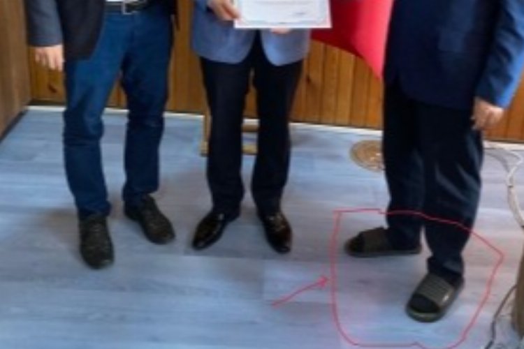 Edirne Müftüsü makamında terlikle çalışıyor -