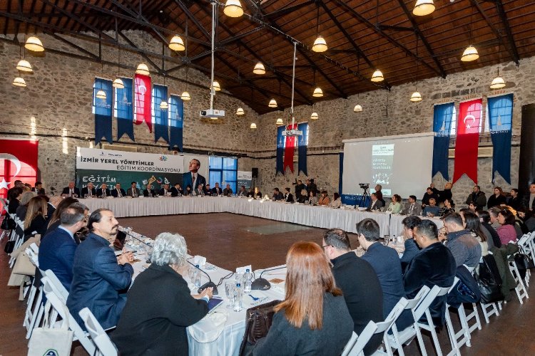 Eğitim İzmir'de masaya yatırıldı -