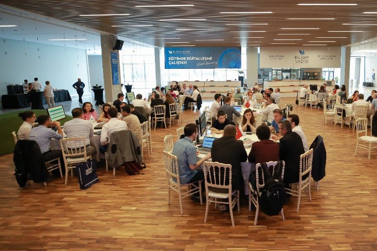 Eğitimin geleceği 'dijitalleşme'den geçiyor -