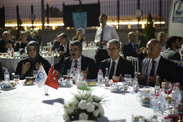 Şehit aileleri ve gaziler Bursa Yıldırım Belediyesi iftarında buluştu -