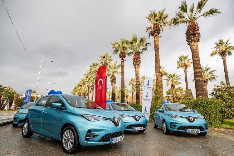 Ekonomik krize rağmen İzmir ısrar ediyor -