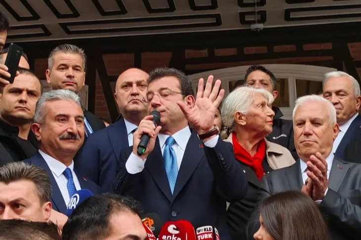 Ekrem İmamoğlu'ndan Ahmet Özer'e destek -