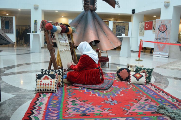 El yapımı Uşak Halıları Kıbrıs'ta görücüye çıktı -