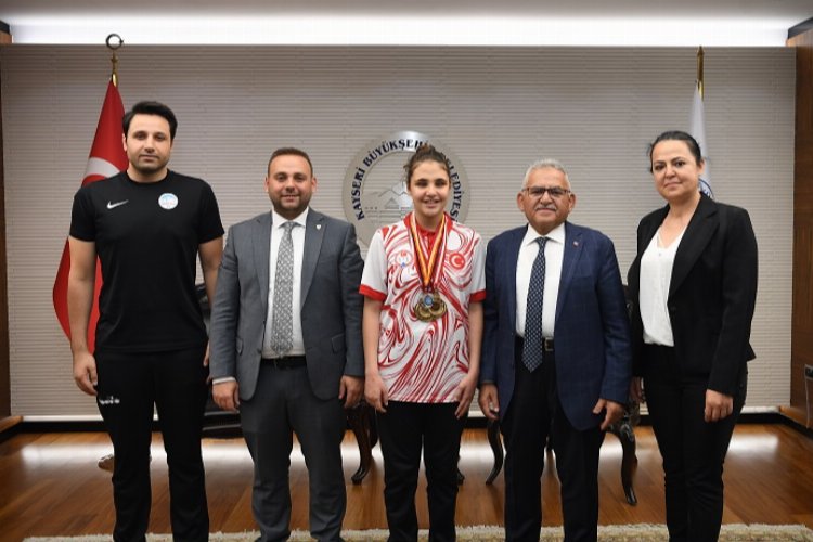 En özel Cemre şampiyonluğa düştü -
