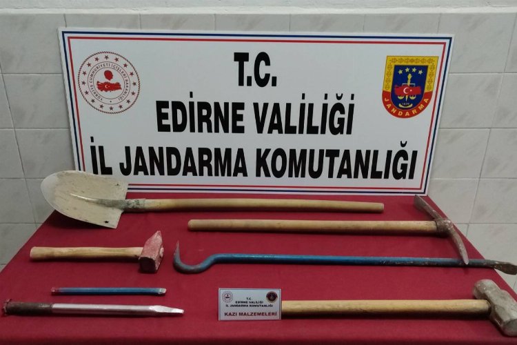 Enez'de kaçak kazıya 2 gözaltı -