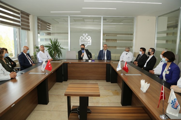 ERÜ'de Başhekimlik devir teslim töreni düzenlendi -