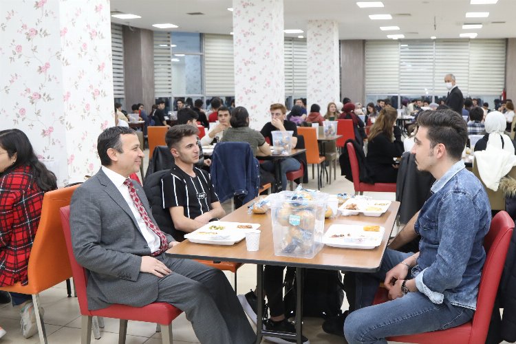 ERÜ Rektörü Çalış, öğrencilerle iftar yaptı -