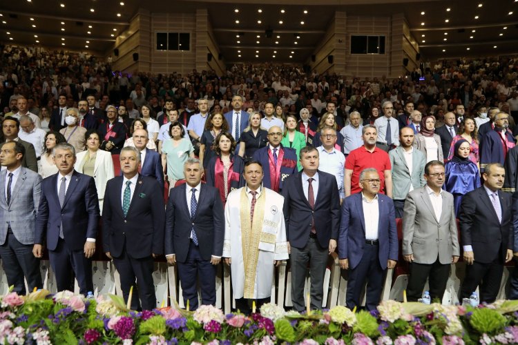 ERÜ Tıp Fakültesi'nde mezuniyet coşkusu -