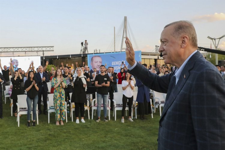 Erdoğan: Gençleri salt seçmen görmüyoruz... Seçim zamanında yapılacak -