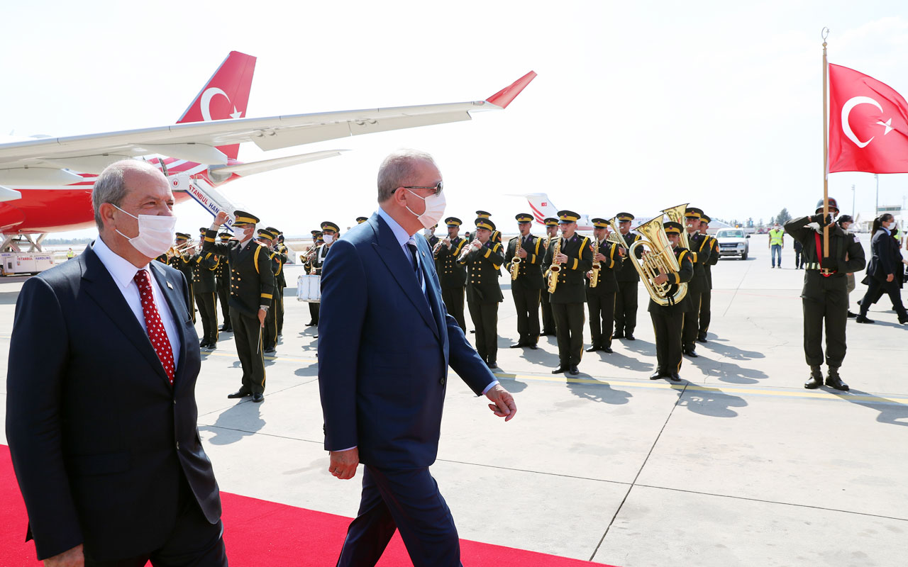 Erdoğan, KKTC’de resmi törenle karşılandı