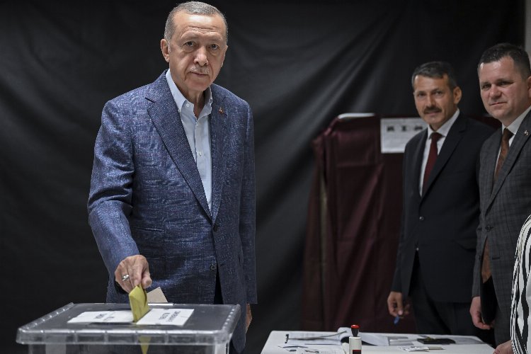 Erdoğan: Sandıklara sıkı sıkıya sahip çıkma vakti -