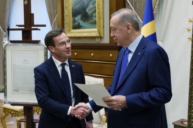 Erdoğan ve İsveç Başbakanı arasında anlamlı hediye -