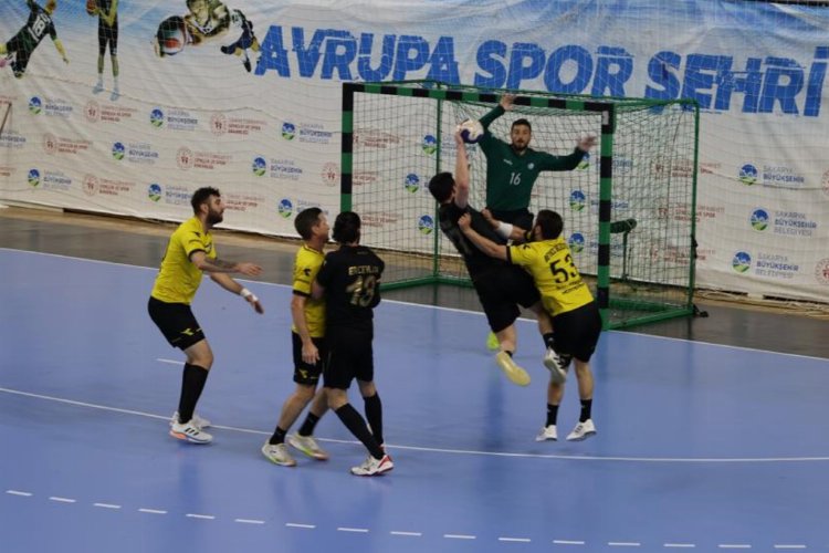 Erkekler Süper'de son finalisti 3. maç belirleyecek -