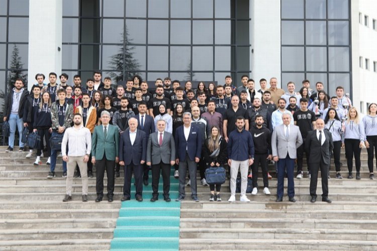 ERÜ’de başarılı sporcular ödüllendirildi -