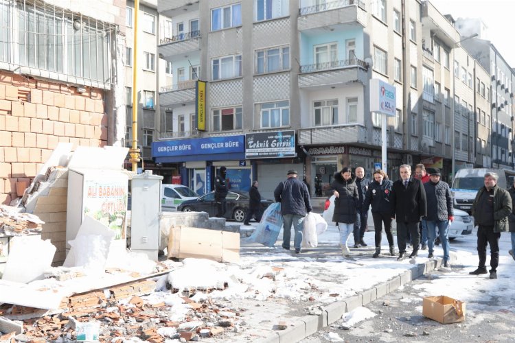 ERÜ Rektörü'nden hasarlı binalara inceleme -