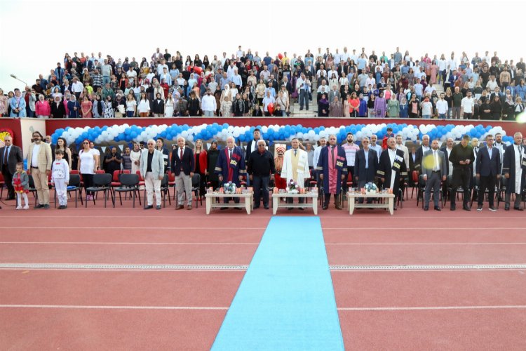ERÜ Spor Bilimleri Fakültesi’nde mezuniyet coşkusu -