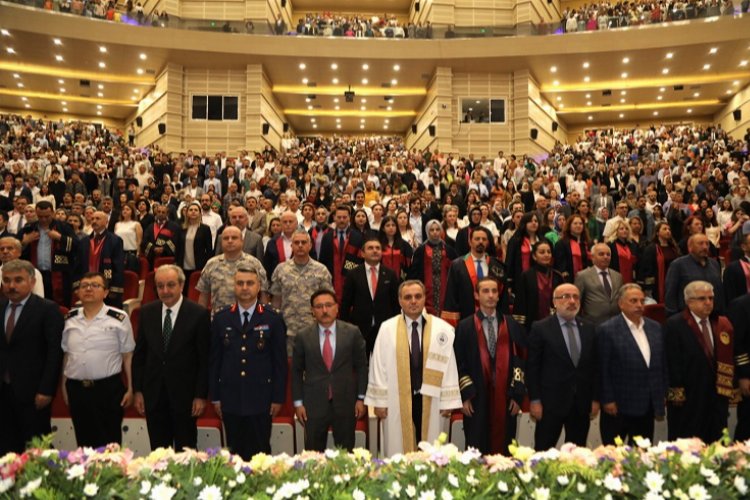 ERÜ Tıp Fakültesi 49'uncu dönem mezunlarını verdi -