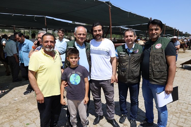 Esat Öztürk'ten kurban pazarına ziyaret -