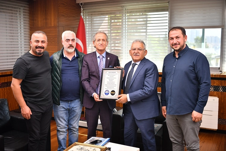 Esnaf ve Sanatkârlar Derneği’nden Başkan Büyükkılıç’a Gastronomi Günleri ve Kitap Fuarı teşekkürü -