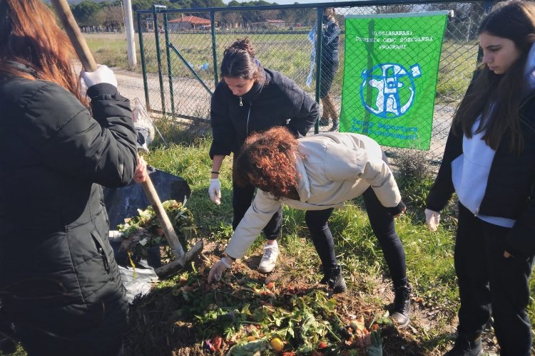 Çevrenin Genç Sözcüleri, karbon çiftliğine ilk harcı koydu -