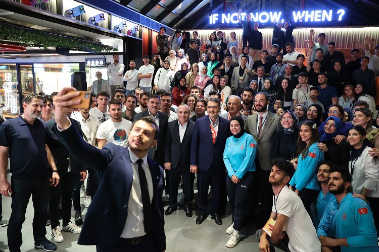 Fatih Dönmez Ümraniye’de gençlerle buluştu -