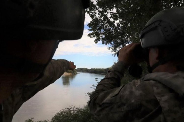 FETÖ'cüler Hudut Kartalları'na yakalandı! -
