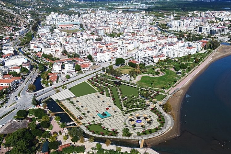 Finike Cumhuriyet Meydanı Sefo ile açılıyor -