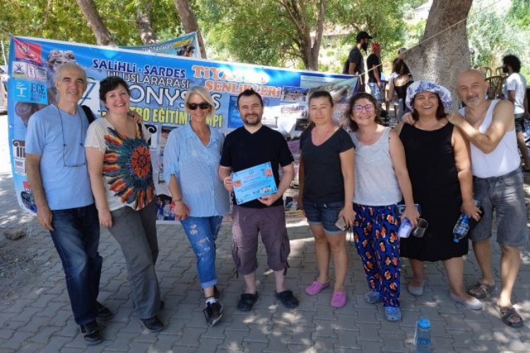 Foça Belediye Tiyatrosu ilk tiyatro şenliğine katıldı -