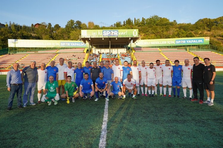 Futbolun şöhretleri Üsküdar'da buluştu -