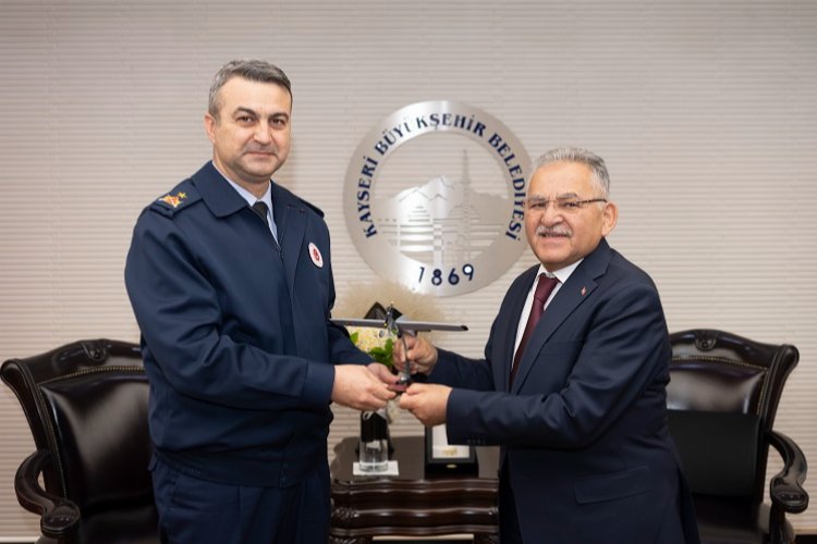 Garnizon'dan Büyükkılıç'a anlamlı hediye -