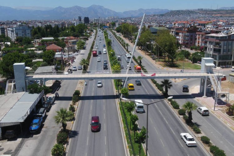 Gazi Bulvarı üst geçidi tamamlandı -